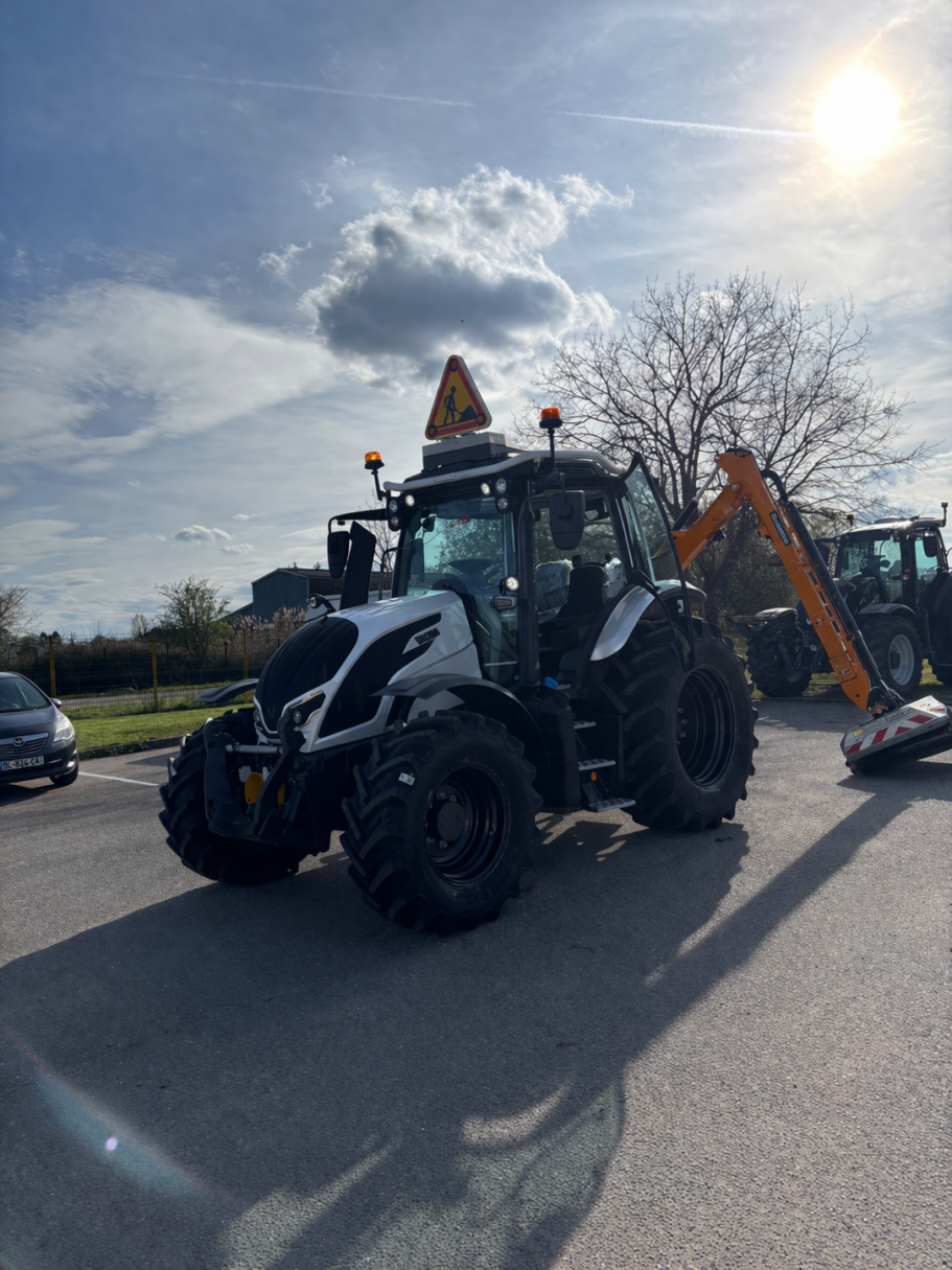 Valtra N135 Skyview